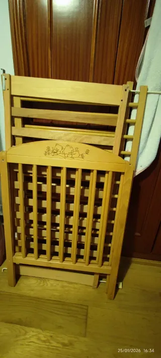 Cuna de madera con ositos