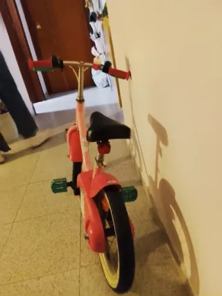 Bicicleta infantil rosa con unicornios