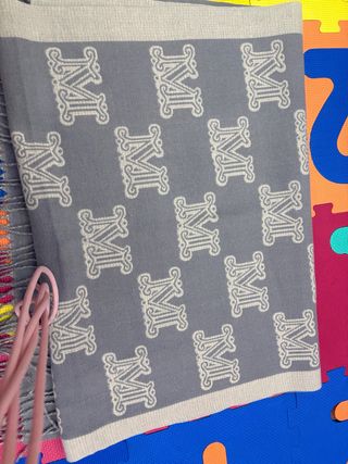 Sciarpa Max Mara grigia con logo