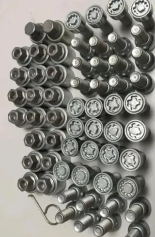 Se vende tornillos antirrobo VW GOLF MK7 AUDI SEAT