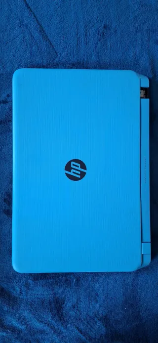 Portátil HP Pavilion azul (pantalla con manchas)
