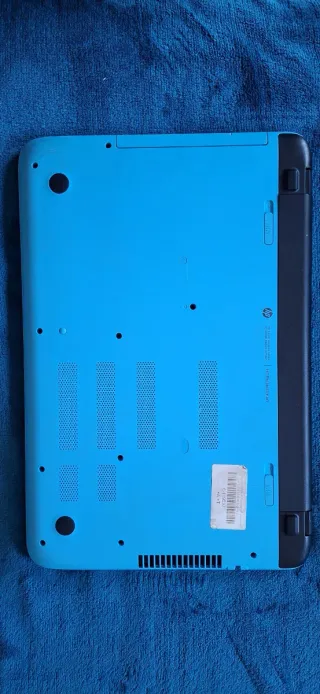 Portátil HP Pavilion azul (pantalla con manchas)