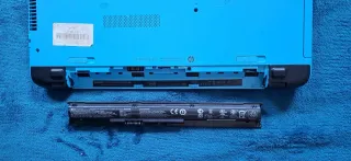 Portátil HP Pavilion azul (pantalla con manchas)