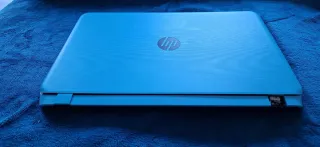 Portátil HP Pavilion azul (pantalla con manchas)