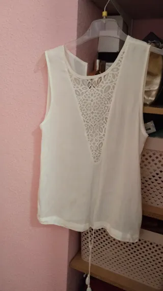 Blusa blanca con encaje