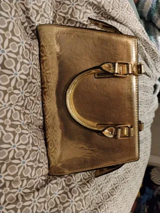 Bolso de mano dorado