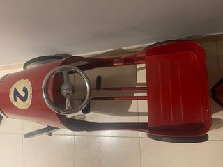 Coche de pedales y gasolinera Baghera