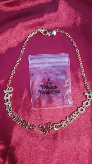 Collar letras Vivienne Westwood