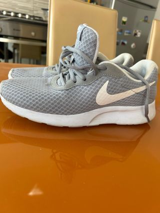 Scarpe Nike grigie e bianche