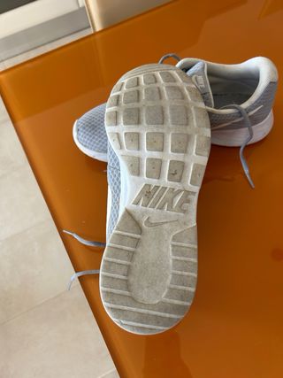 Scarpe Nike grigie e bianche