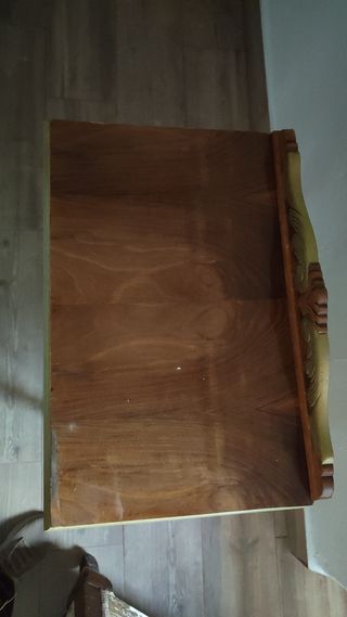 Mesilla antigua de madera