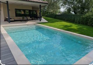 Piscinas de construcción o de poliester