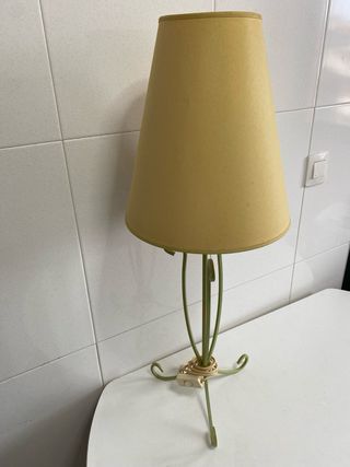 Lámpara de mesa de hierro verde