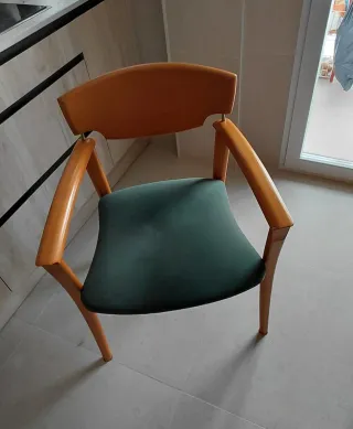 Mesa Comedor Cristal extensible y 4 Sillas Madera