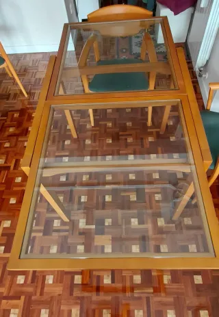 Mesa Comedor Cristal extensible y 4 Sillas Madera