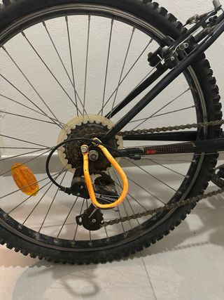 Bicicleta Btwin Negra y Naranja