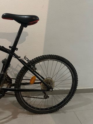 Bicicleta Btwin Negra y Naranja