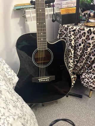 Guitarra Electroacústica Harley Benton + Reposador