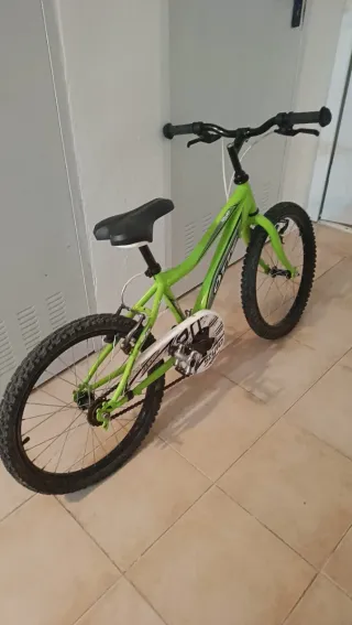 Bicicleta infantil verde