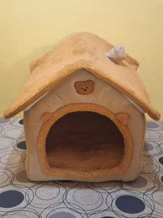 Cama para gatos con diseño de casa