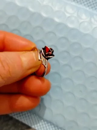 Anillo Rosa Roja Ajustable