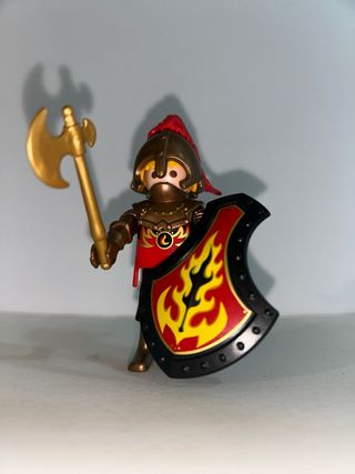 Playmobil Guerrero con Hacha y Escudo