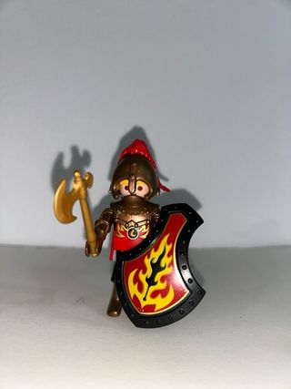 Playmobil Guerrero con Hacha y Escudo