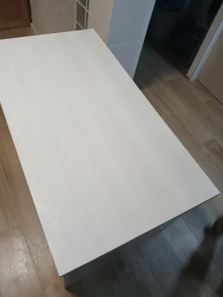 Escritorio blanco de madera