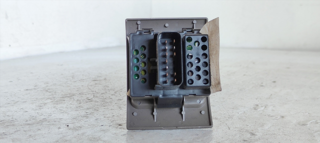 MANDO ELEVALUNAS DELANTERO IZQUIERDO CHRYSLER PT