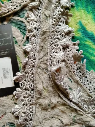 Chaleco de encaje beige/gris sin estrenar