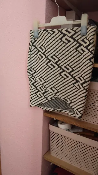 Falda estampada blanco y negro