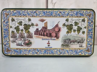 Lote 2 Cajas metálicas y Botellita Tio Pepe.