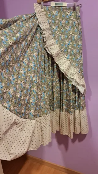 Falda Rociera y Pañoleta Flores