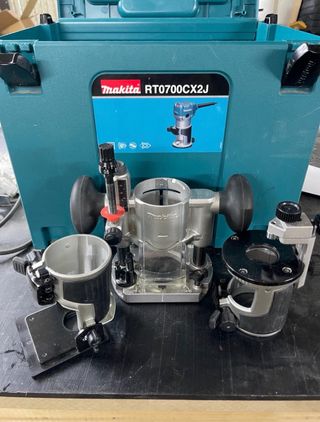 Makita RT0700CX2J con extras