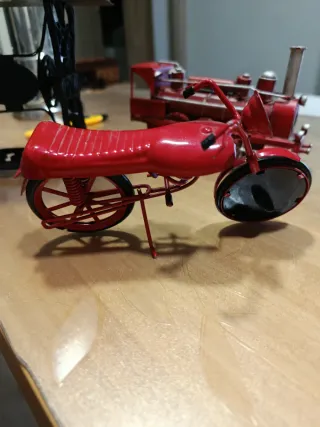 MAQUINA de coser antigua de chapa TREN- BICICLETA