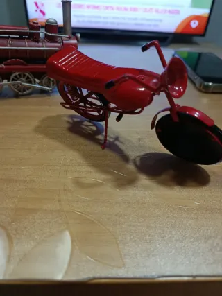 MAQUINA de coser antigua de chapa TREN- BICICLETA