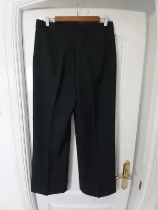 Pantalón negro de pinzas