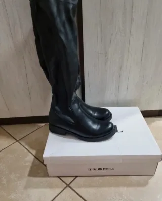 Stivali neri sopra al ginocchio con zip laterale