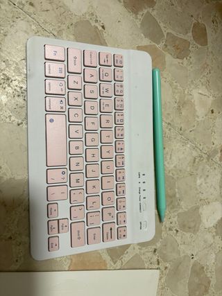iPad 8ª Gen Plata + Teclado y Lápiz