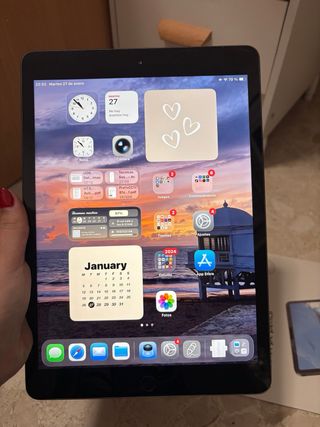iPad 8ª Gen Plata + Teclado y Lápiz