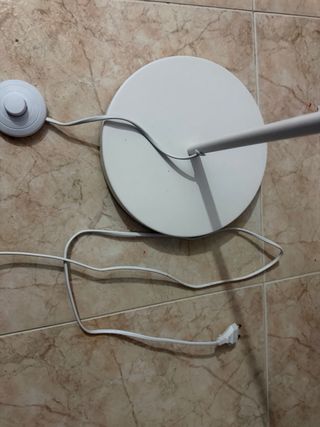 Lámpara de pie moderna blanca