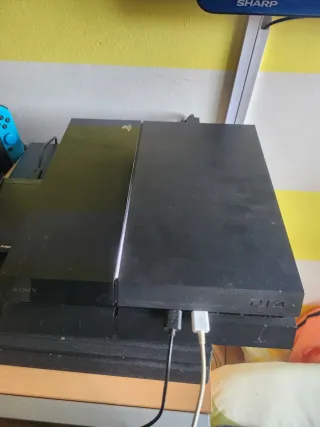 PS4 (PlayStation 4) Negra con Mando Modelo 500gb