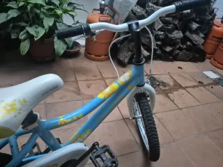 Bicicleta infantil quer azul con flores