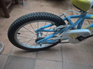 Bicicleta infantil quer azul con flores