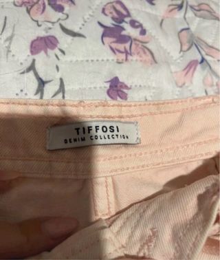 Vaqueros Tiffosi rectos con cinturón rosa