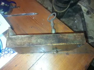 Cerraja antigua de hierro