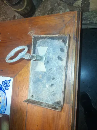 Cerraja antigua de hierro