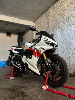 YAMAHA R6