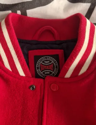 Chaqueta Superdry estilo americano. Talla M.