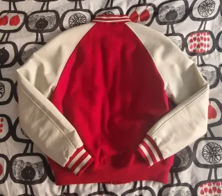 Chaqueta Superdry estilo americano. Talla M.